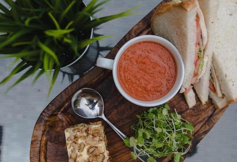 فندق فئة نجمة واحدة The Wheatsheaf Pub, Kitchen & Rooms