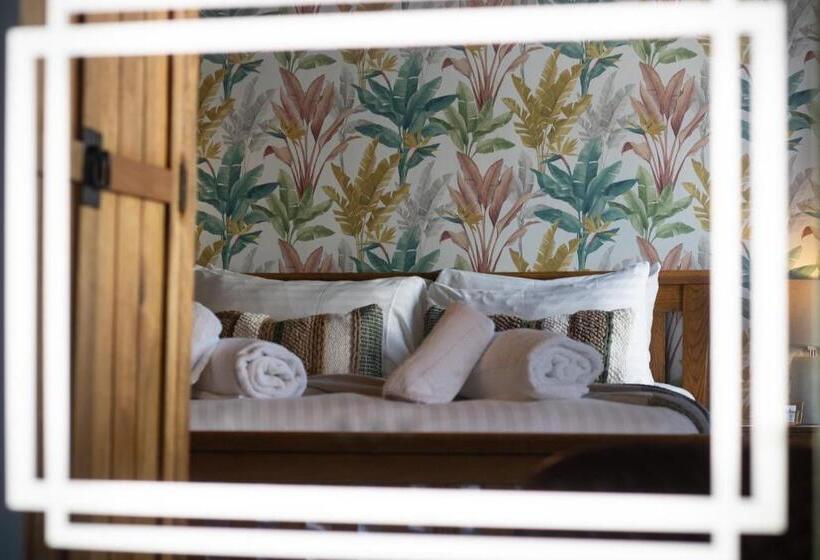 فندق فئة نجمة واحدة The Wheatsheaf Pub, Kitchen & Rooms