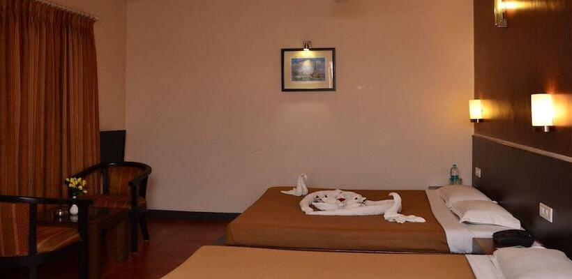 בית מלון כפרי Abirami Residency