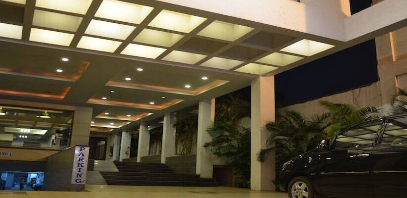 בית מלון כפרי Abirami Residency