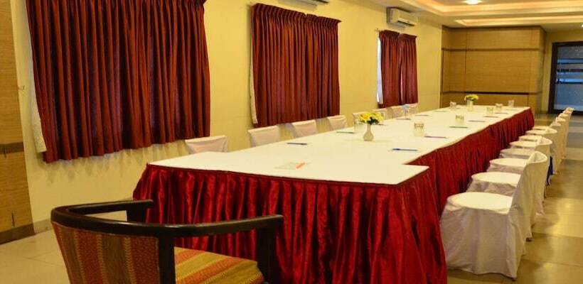 בית מלון כפרי Abirami Residency