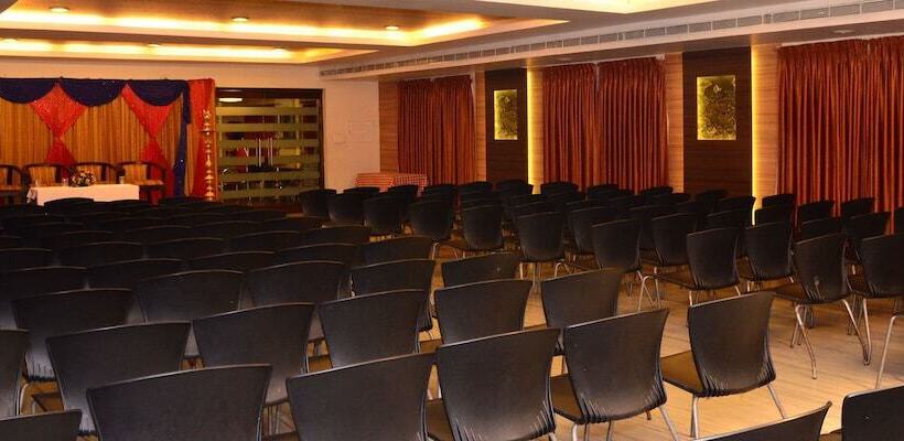 בית מלון כפרי Abirami Residency