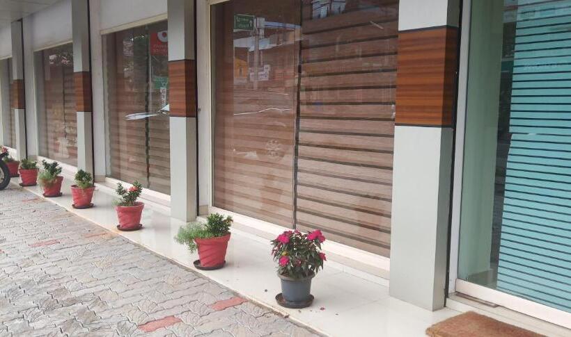 فندق Brindavan Residency