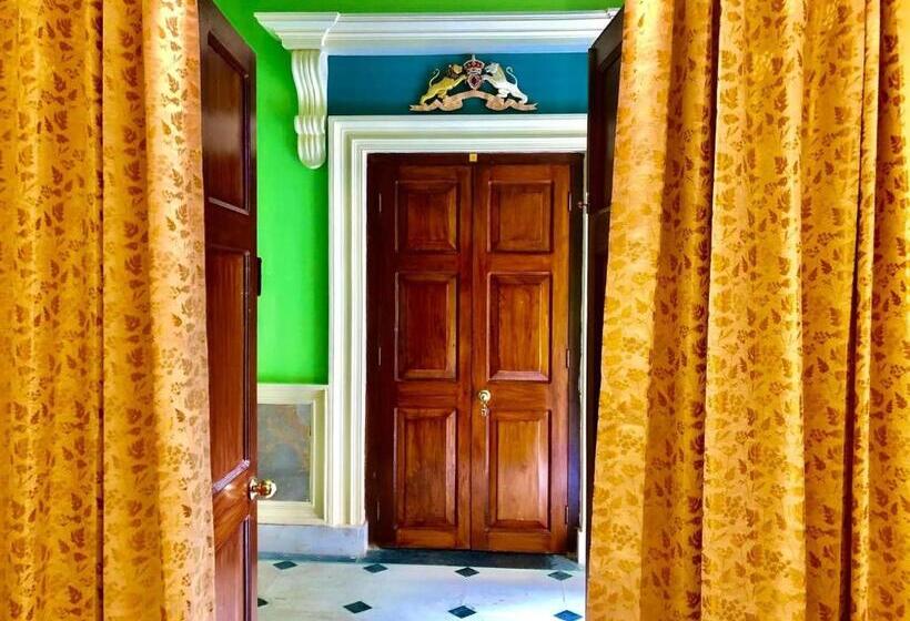 Otel Cossimbazar Palace Of The Roys