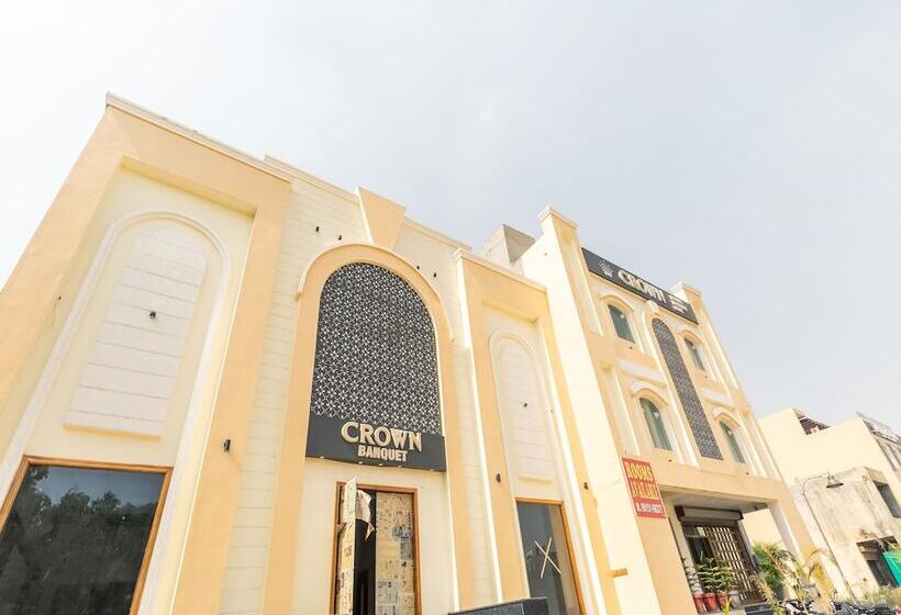 호텔 Crown By Oyo Rooms