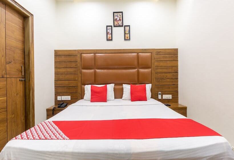 호텔 Crown By Oyo Rooms