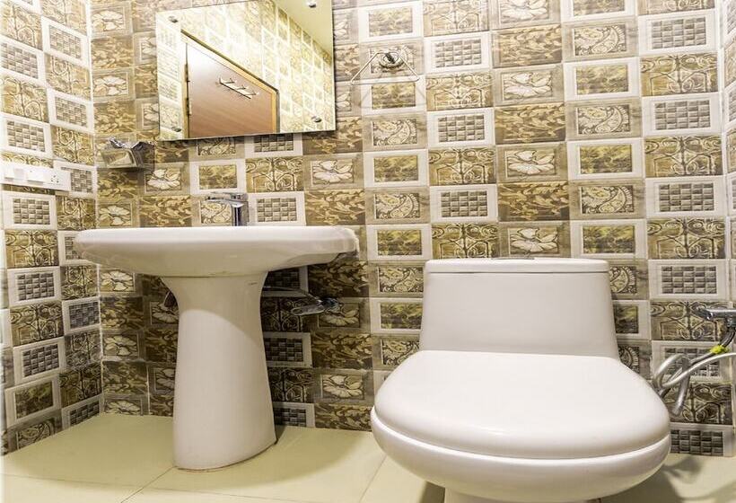 호텔 Crown By Oyo Rooms