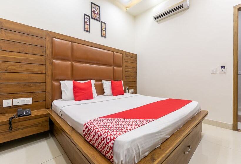 호텔 Crown By Oyo Rooms