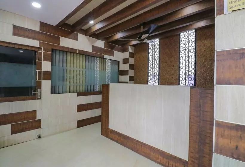 ホテル J J Residency By Oyo Rooms