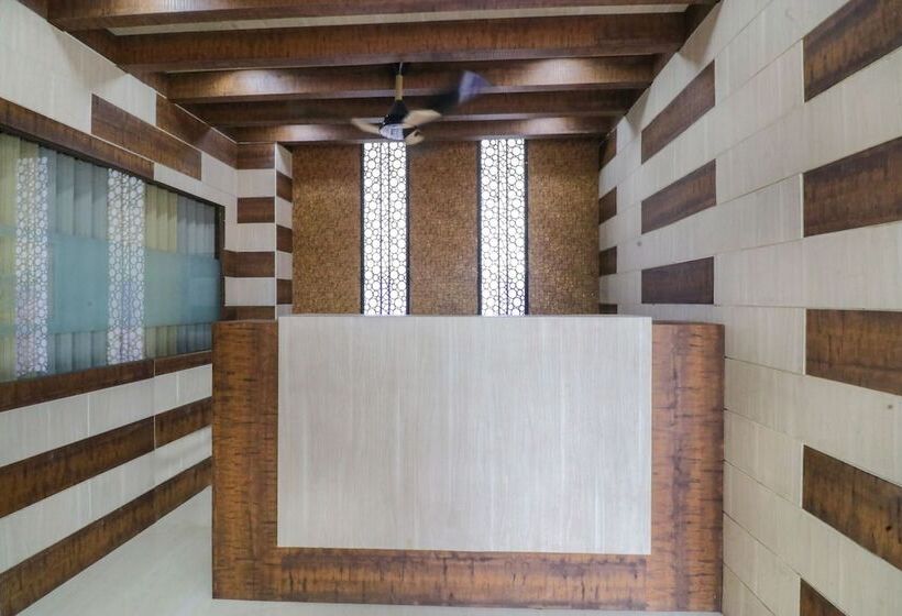 ホテル J J Residency By Oyo Rooms