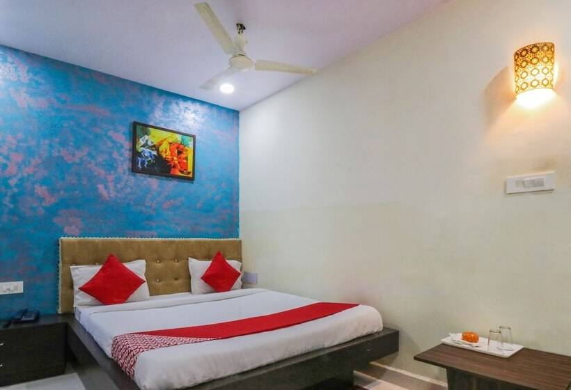 ホテル J J Residency By Oyo Rooms