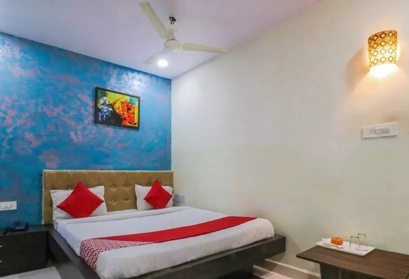 ホテル J J Residency By Oyo Rooms