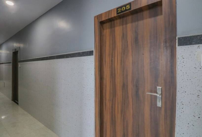 ホテル J J Residency By Oyo Rooms