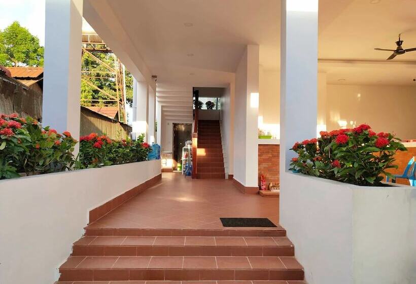 בית מלון כפרי Pengthol Residence