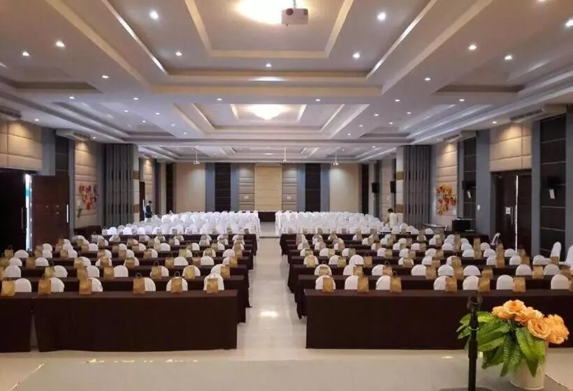 S Tawan Hotel & Convention