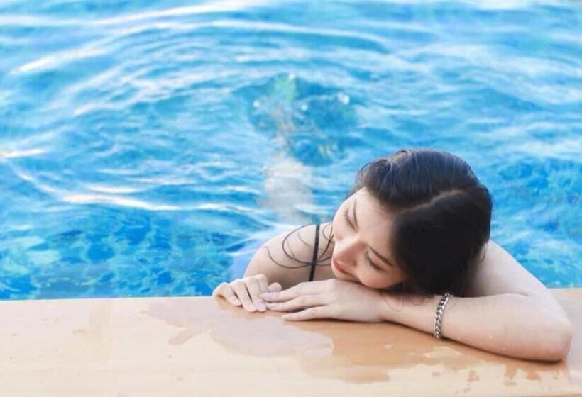 S Tawan Hotel & Convention