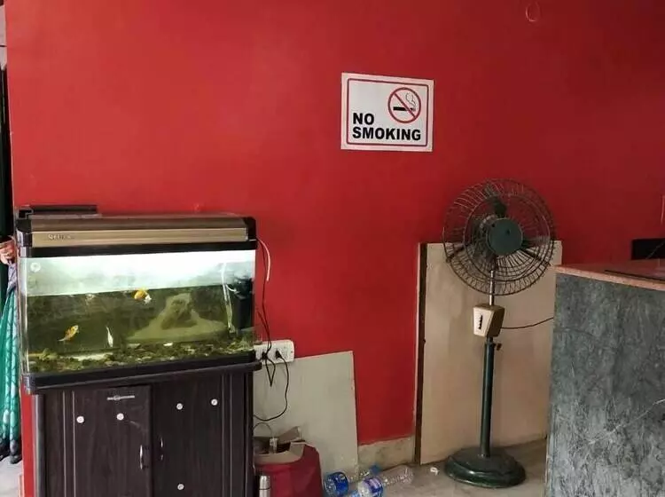 Iroomz Hotel Abhiman