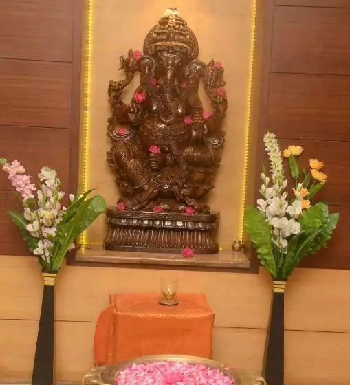 Kanakabhishegam First Hotel From The Thirukadaiyur Temple