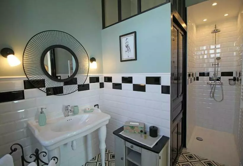 Majatalo Au Fil Du Temps