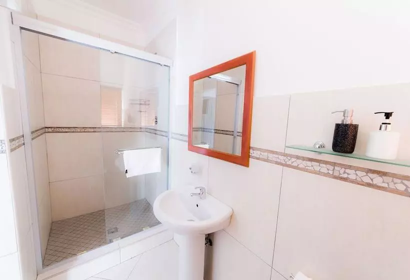 Majatalo Nama White Guest House