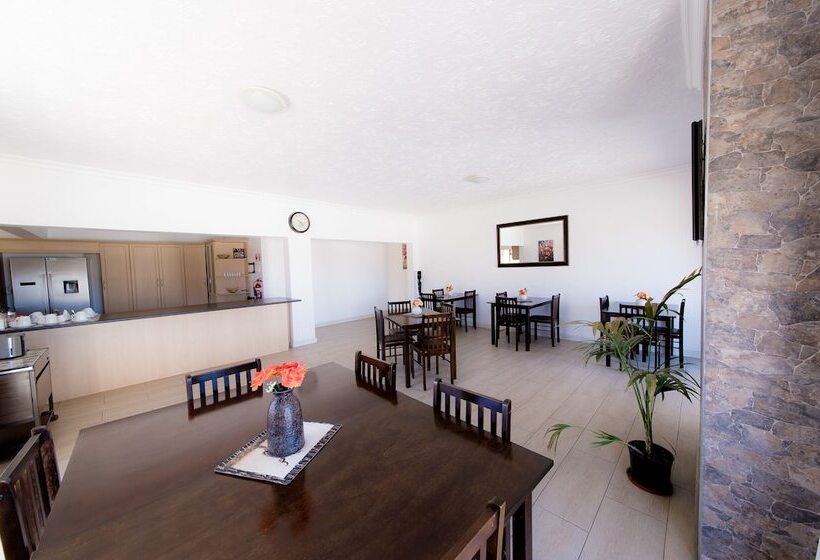 ペンション Nama White Guest House