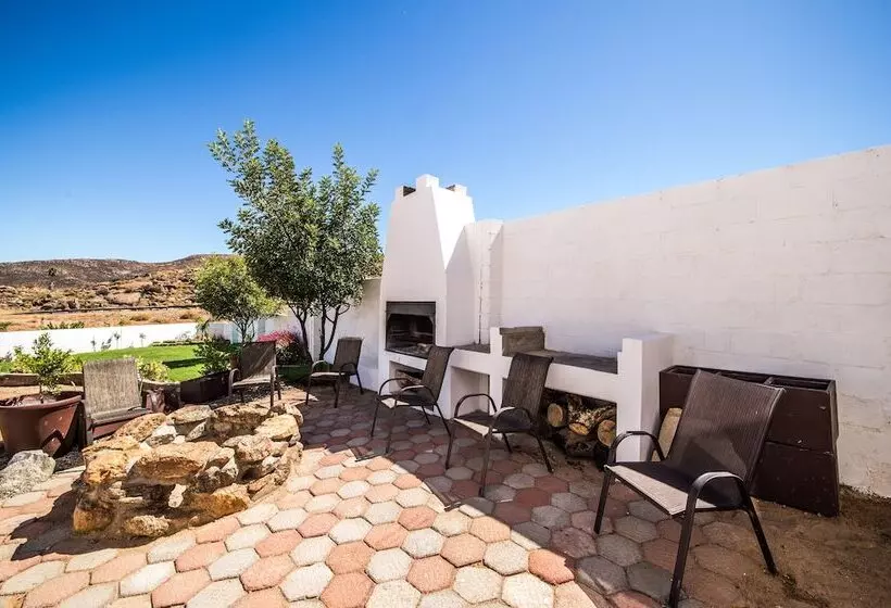 Majatalo Nama White Guest House