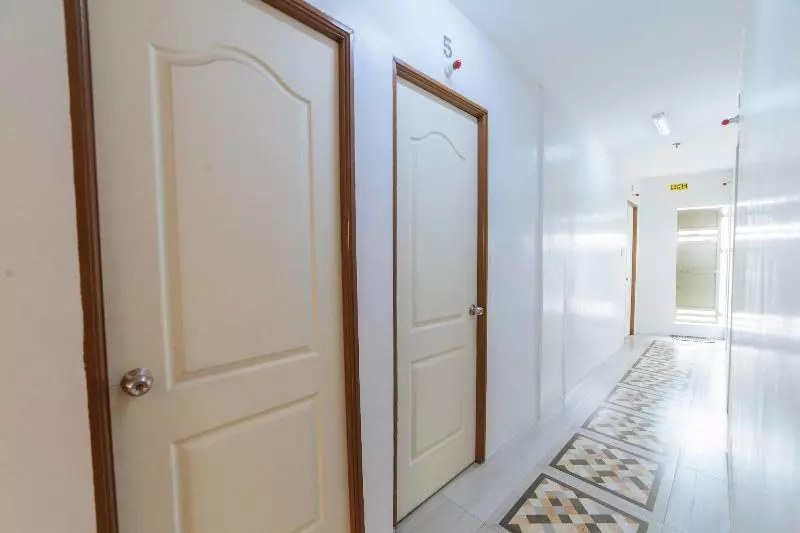 ペンション Reddoorz @ San Antonio Binan