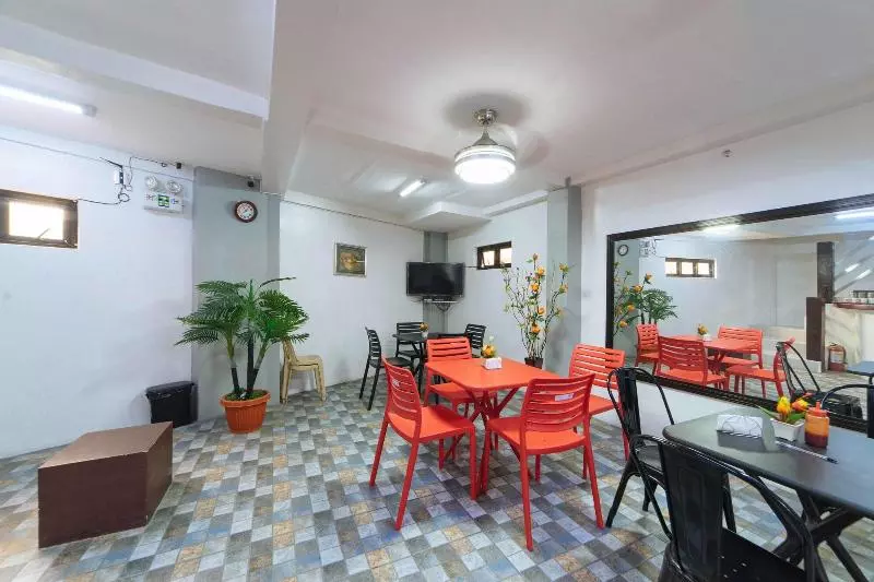 ペンション Reddoorz @ San Antonio Binan