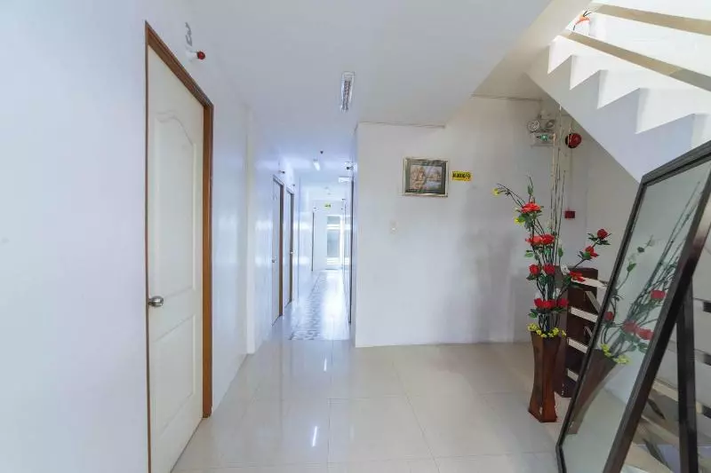 ペンション Reddoorz @ San Antonio Binan