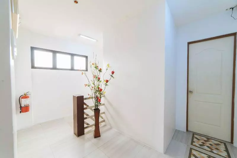 ペンション Reddoorz @ San Antonio Binan