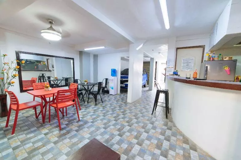 ペンション Reddoorz @ San Antonio Binan