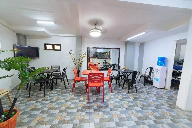 ペンション Reddoorz @ San Antonio Binan