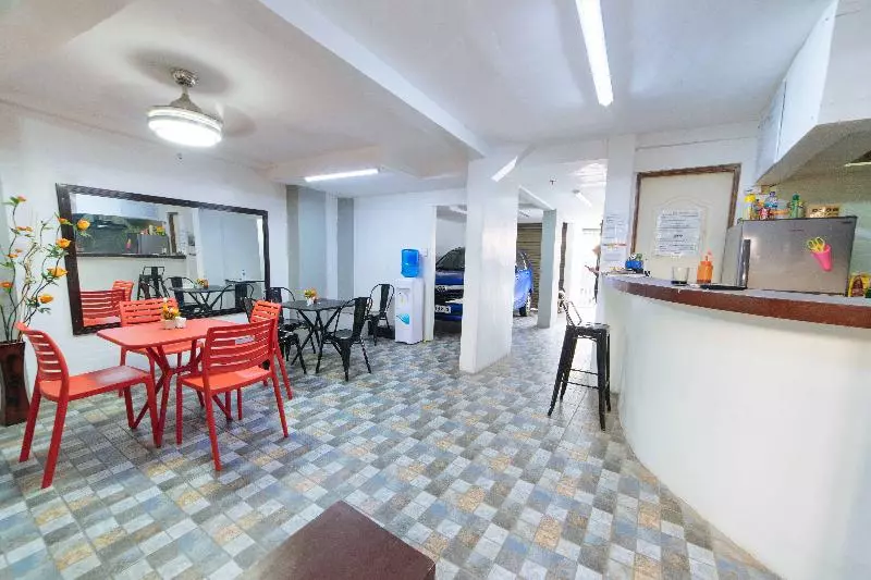 ペンション Reddoorz @ San Antonio Binan