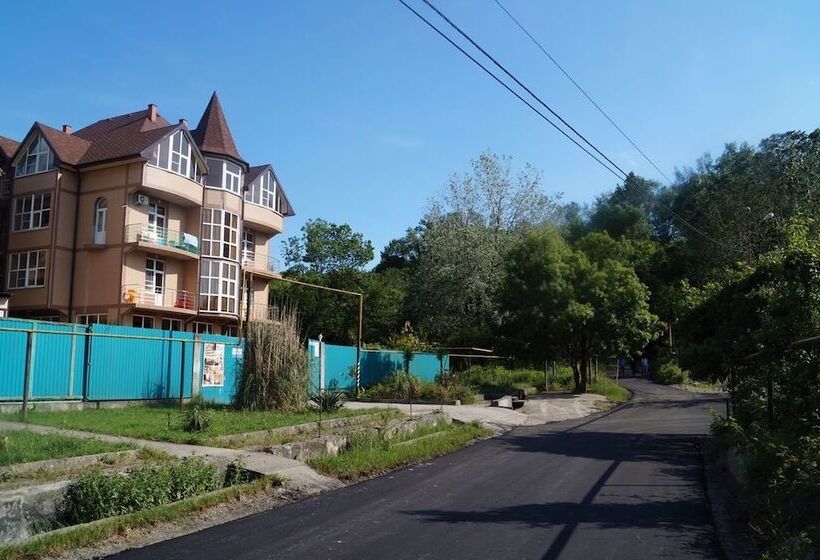 پانسیون Rodnichok Guest House