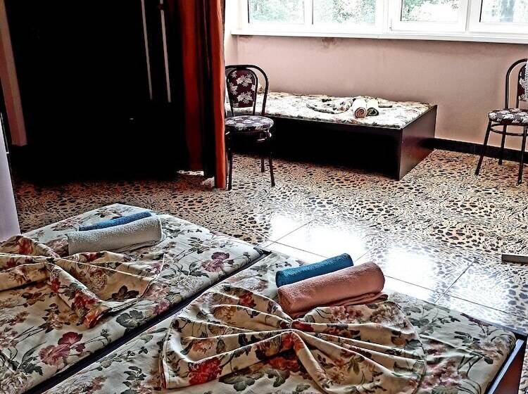 پانسیون Rodnichok Guest House