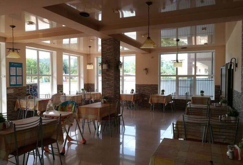 پانسیون Rodnichok Guest House