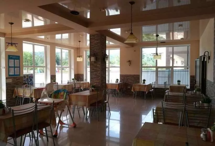 پانسیون Rodnichok Guest House