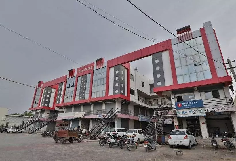 Spot On 44781 Hotel Shine Stay