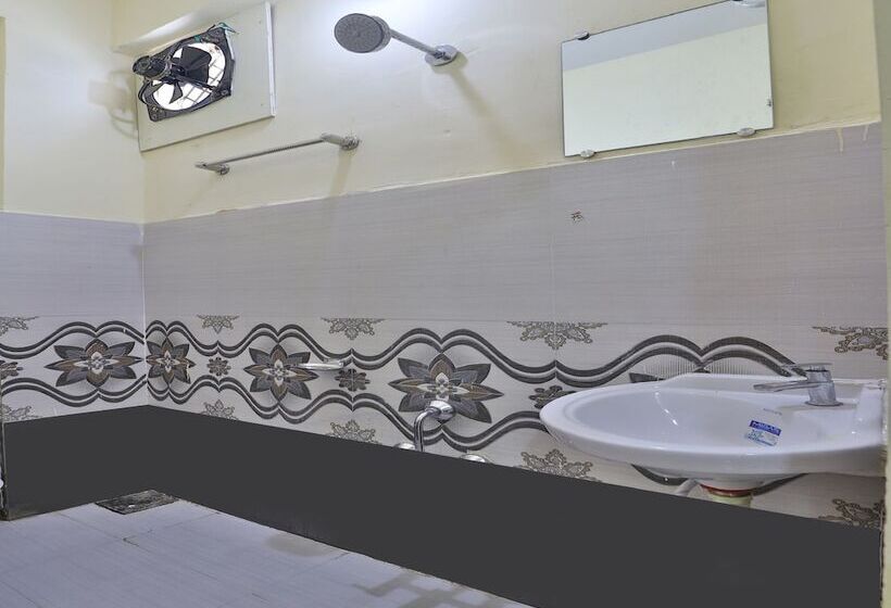 Spot On 44781 Hotel Shine Stay