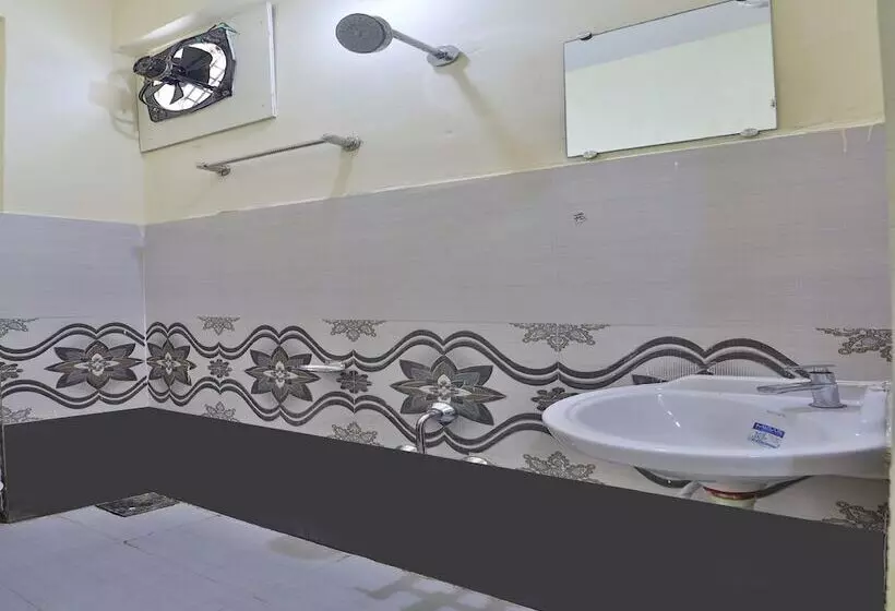 Spot On 44781 Hotel Shine Stay