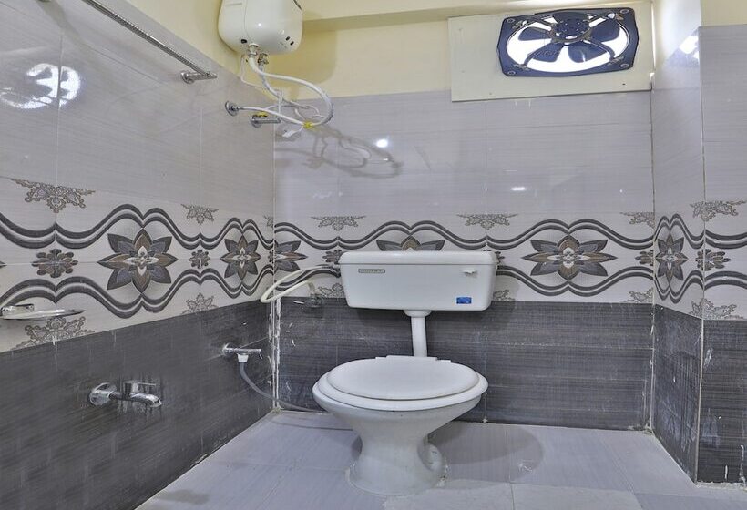 Spot On 44781 Hotel Shine Stay