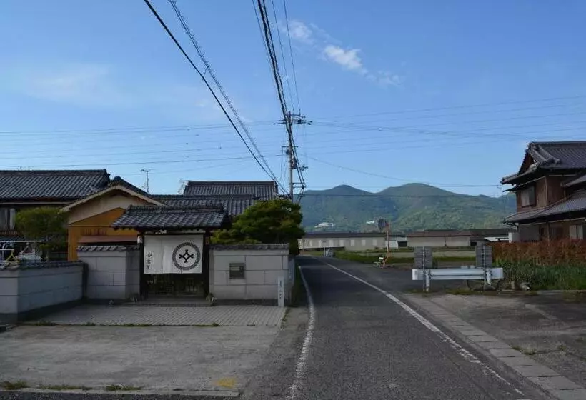 Retkeilymaja Bed N Chill Shippoya 七宝屋