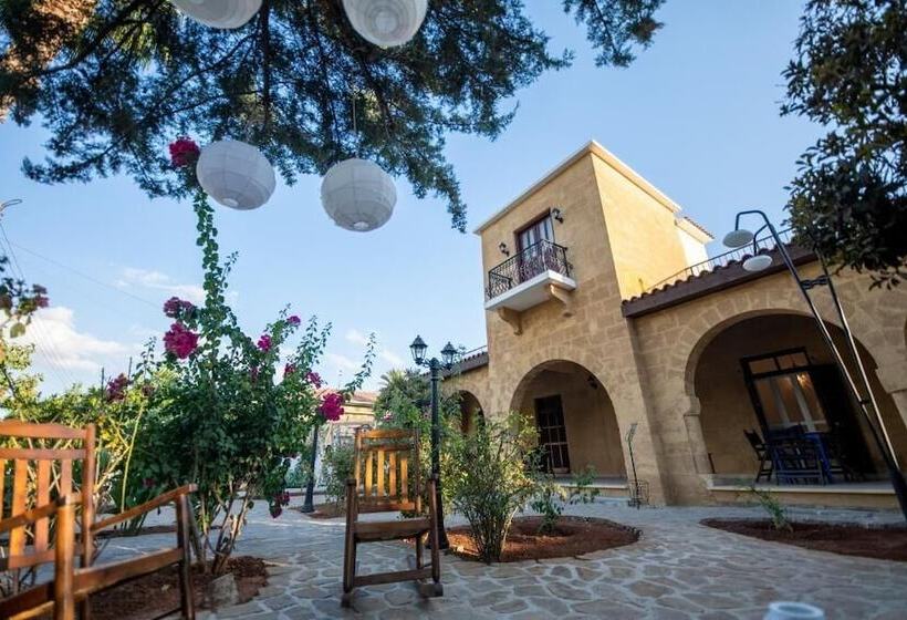 مسافرخانه Nicosia Taskonak Hotel & Restaurant