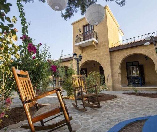 مسافرخانه Nicosia Taskonak Hotel & Restaurant