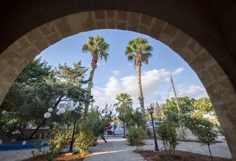 مسافرخانه Nicosia Taskonak Hotel & Restaurant