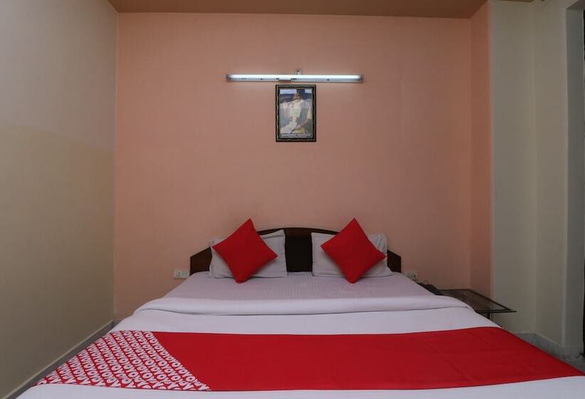 호텔 Gurudham Vrindavan By Oyo Rooms