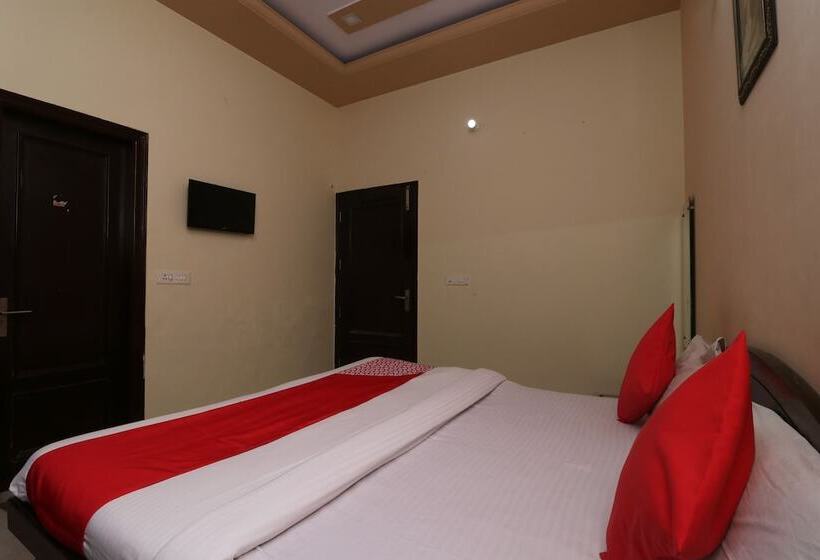 호텔 Gurudham Vrindavan By Oyo Rooms