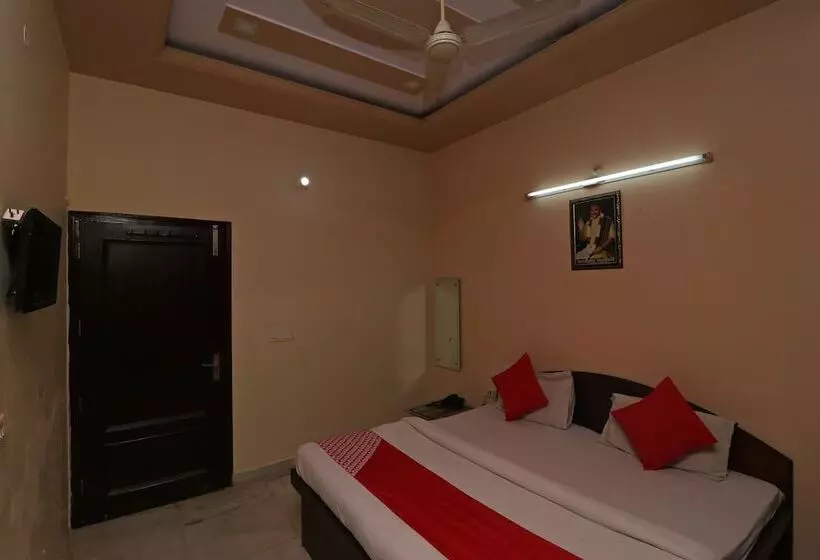 ホテル Gurudham Vrindavan By Oyo Rooms