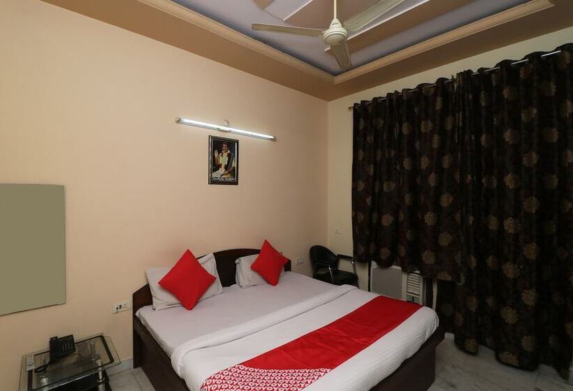 호텔 Gurudham Vrindavan By Oyo Rooms
