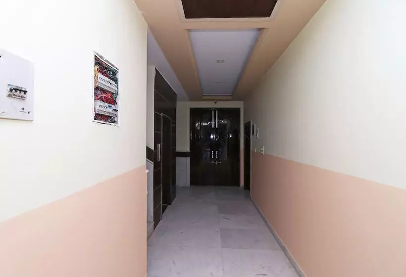 ホテル Gurudham Vrindavan By Oyo Rooms
